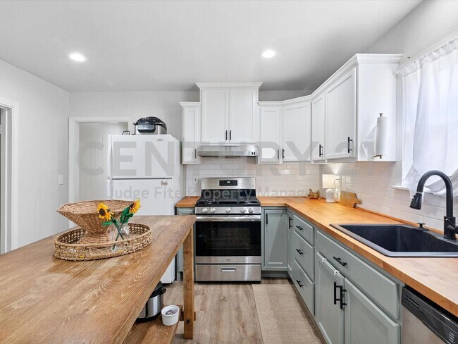 Building Photo - Tastefully Updated 3/1 in Haltom City For Rent!