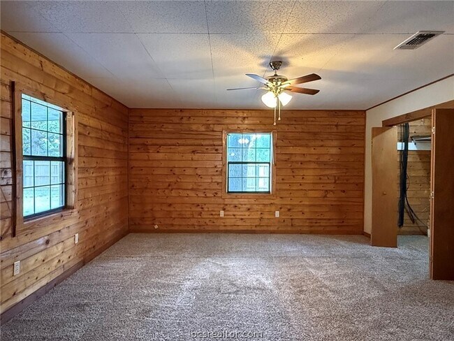 Building Photo - 9581 Valley View Dr