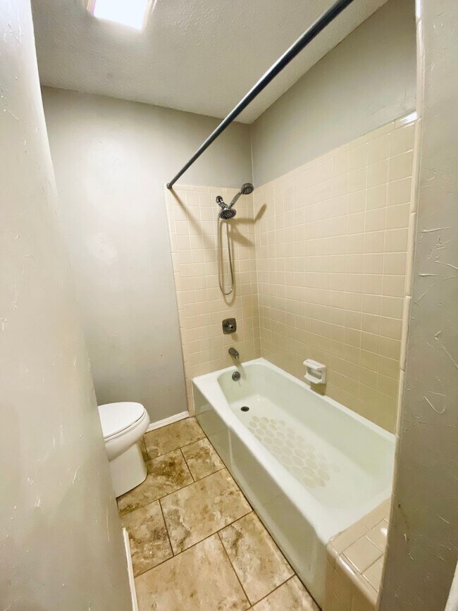 Building Photo - Move-In Ready 3 Bed 2 Bath In Union School...