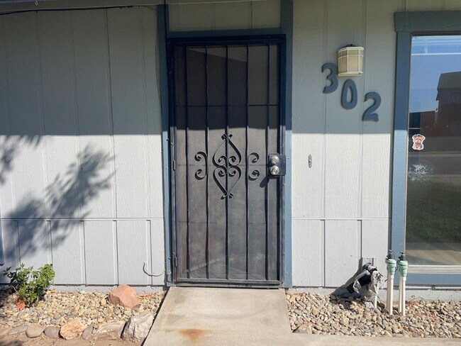 Building Photo - 302 Lovell Way
