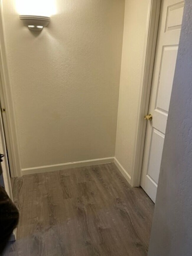 Building Photo - 4 Bedroom Duplex