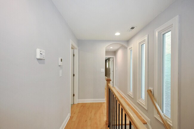 Building Photo - 359 S Upper St