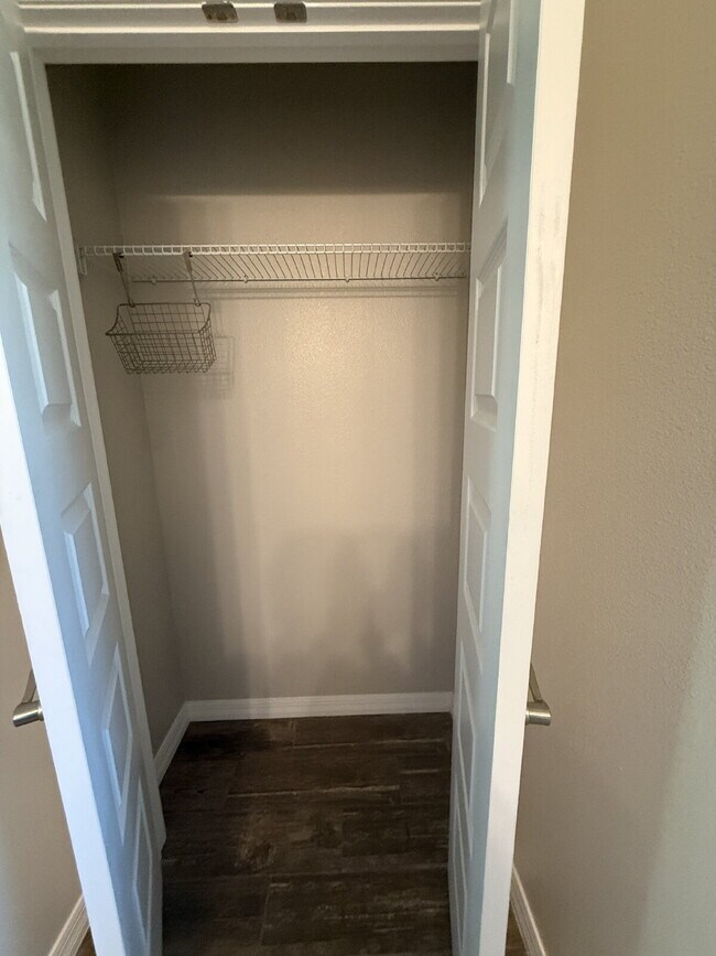 Building Photo - Beautiful and Spacious 3/2 with Separate Entrance 1/1 In-Law Suite, RV Parking