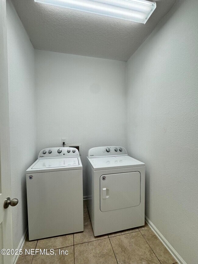 Building Photo - 2904 Laurel Springs Dr