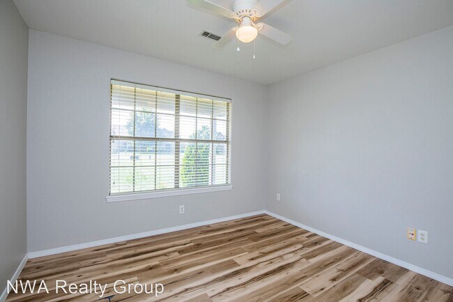 Building Photo - 2 br, 2 bath House - 3906 SW Gibson
