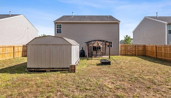 Building Photo - 4 Bedroom 3 Bath Pet Friendly Rental!