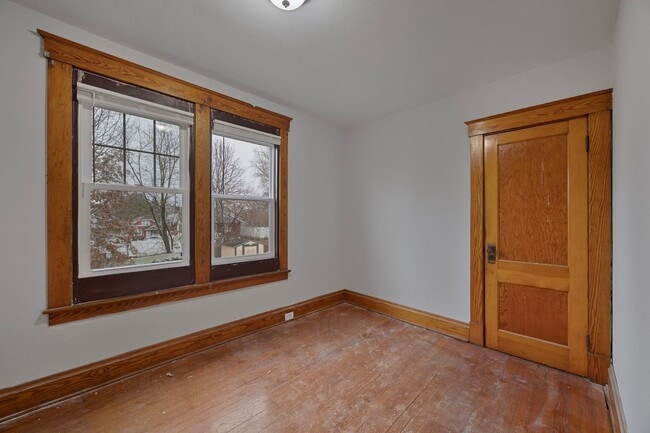 Building Photo - West Price Hill - Charming 3 bedroom 1 bath