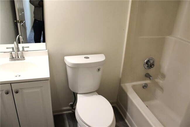 Building Photo - 1235 Sweet Pine Dr