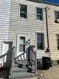 Building Photo - Cozy Home For Small Family