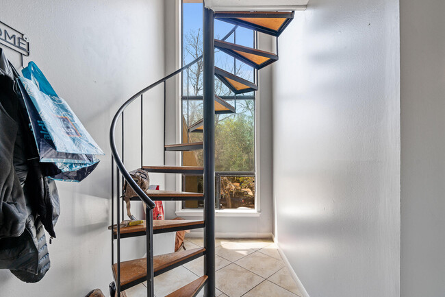 Building Photo - 300 Yacht Club Dr