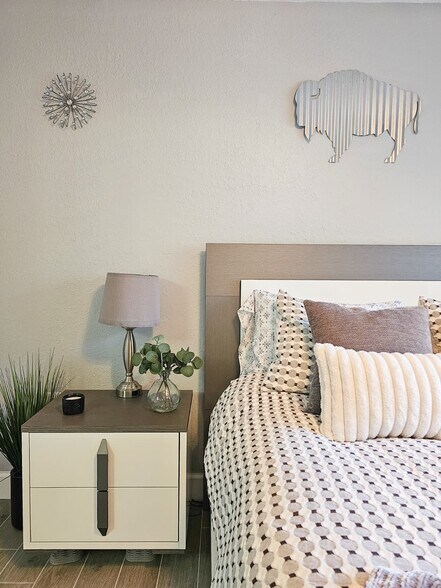 Building Photo - 8923 Manor Loop