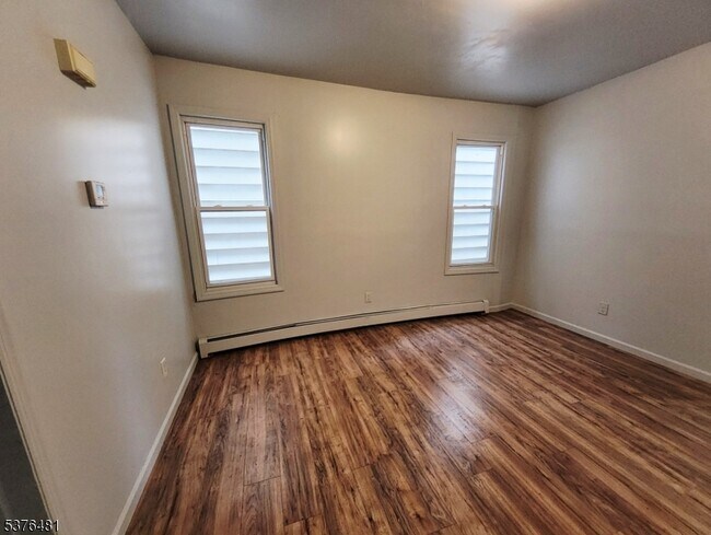 Building Photo - 116 Smith St