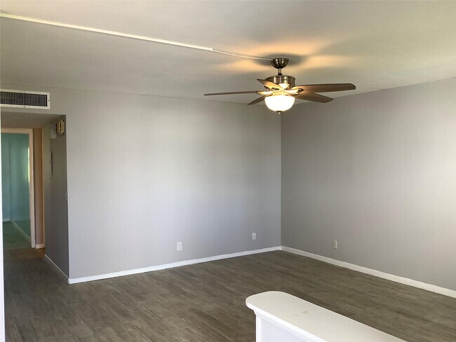 Building Photo - 70 Normandy B