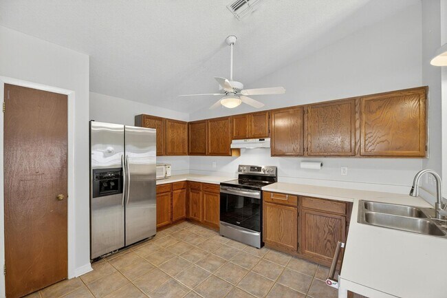 Building Photo - Available Immediately!