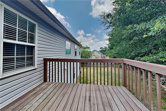 Building Photo - 405 Aristocrat Dr SW
