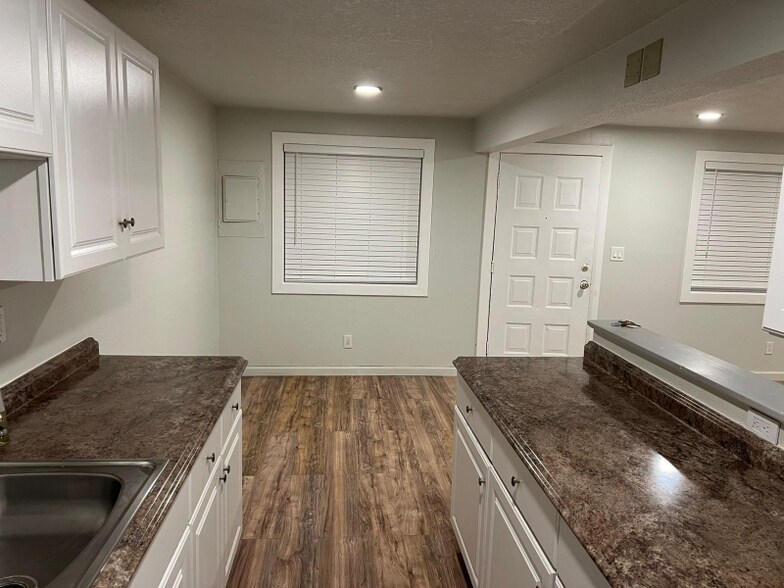 Building Photo - 2415-2417 E 20th St