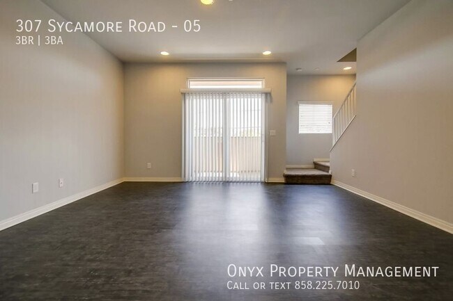 Building Photo - $1,000 off first month’s  rent! Newer Town...