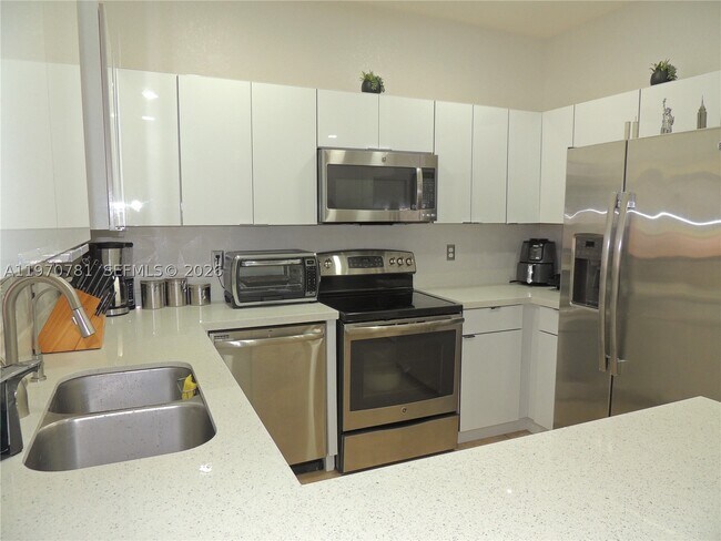 Building Photo - 11301 NW 88th St