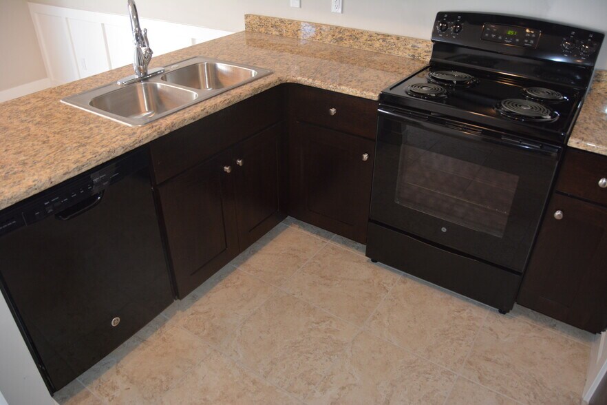 Kitchen - 6339 Windemere Ln