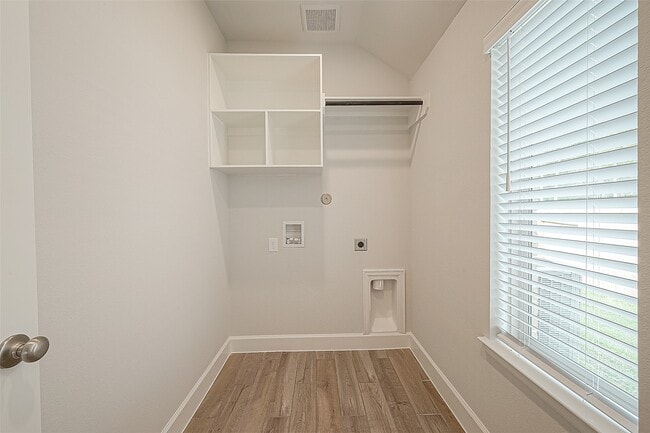 Building Photo - 213 McCrea Ct