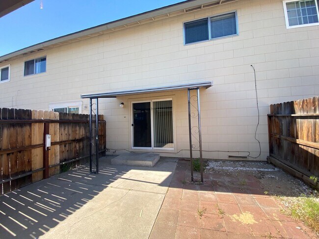 Building Photo - 464 Smithridge Park