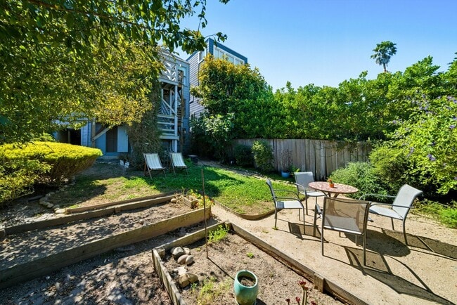 Building Photo - 438 30th St