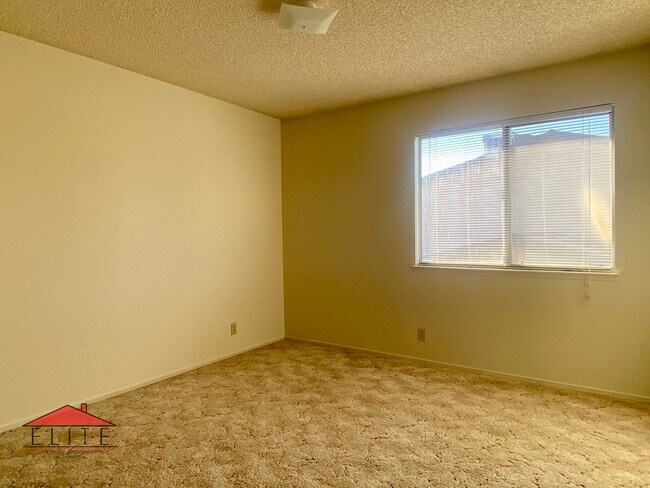 Building Photo - 649 E Ridgecrest Blvd