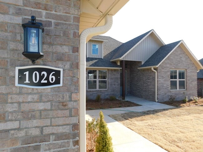 Building Photo - Executive Home for Lease Near Arkansas College of Osteopathic Medicine