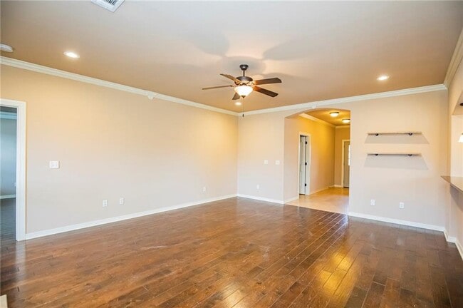 Building Photo - 2955 N Raven Ln