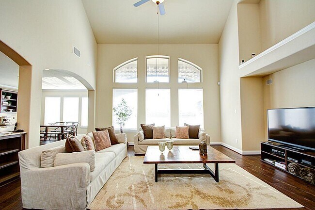 Building Photo - 10 Cayuga Pond Ct