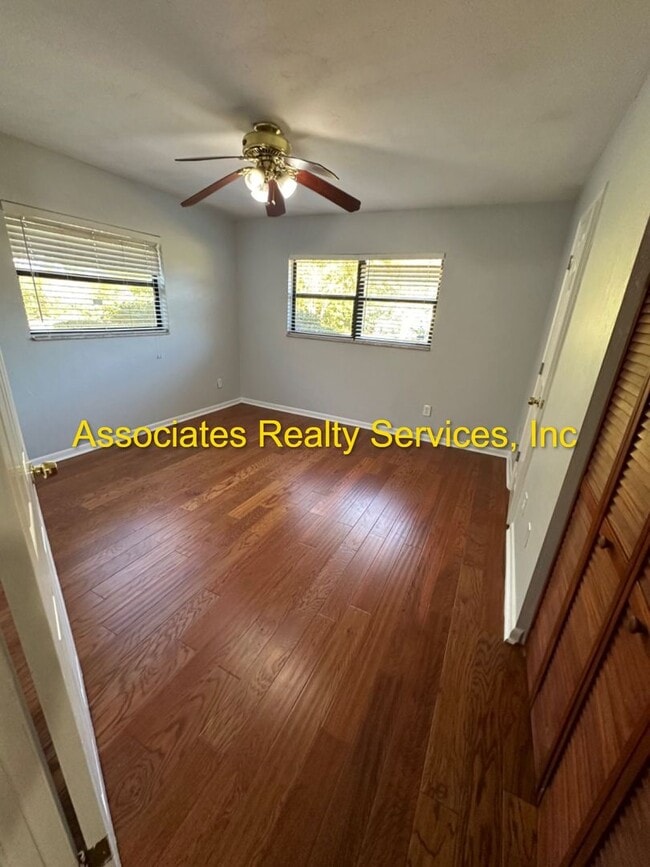 Building Photo - Beautiful Large Home with Screened Pool in Buckingham West!