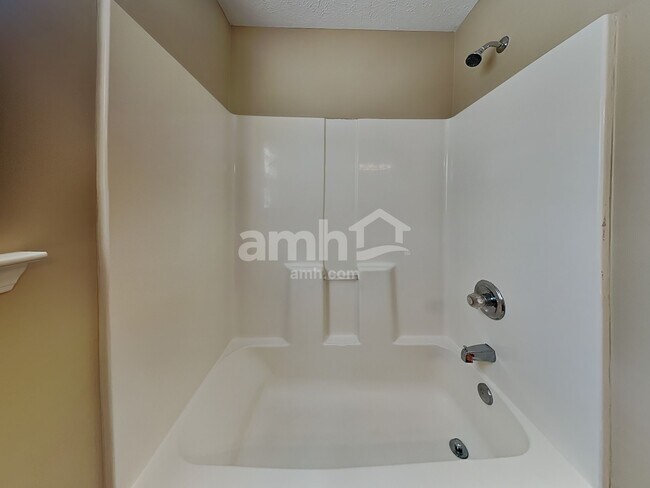 Building Photo - 1104 S Hampton Close