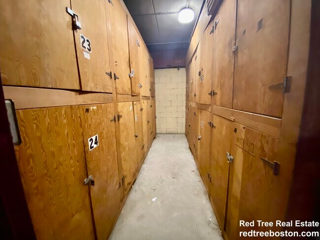 Building Photo - 20 Stearns Rd