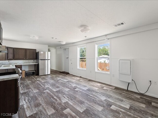 Building Photo - 1038 Canopy Ln SW