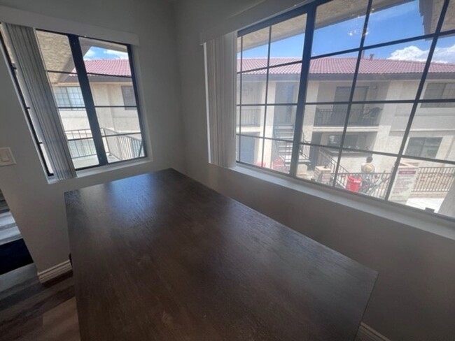 Building Photo - 1BR Furnished Recent Remodeled!!