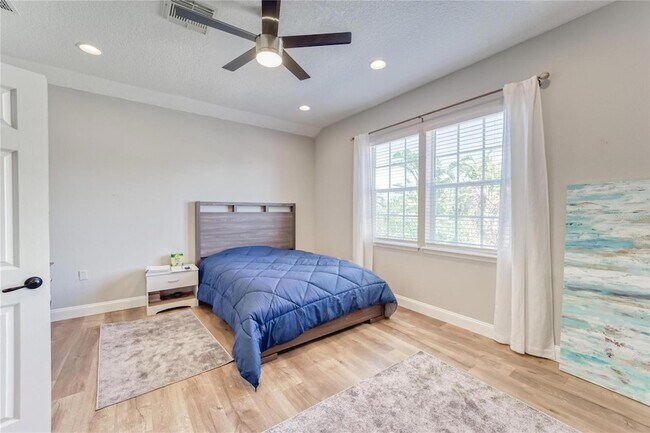 Building Photo - 5225 Brighton Shore Dr