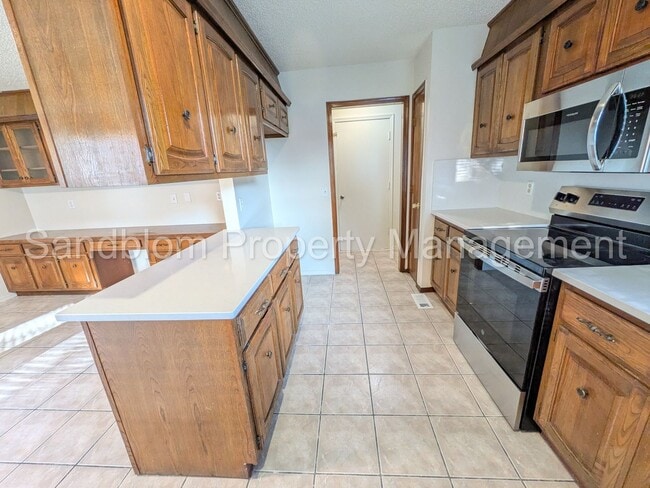 Building Photo - For Lease | Broken Arrow - Union Schools |...