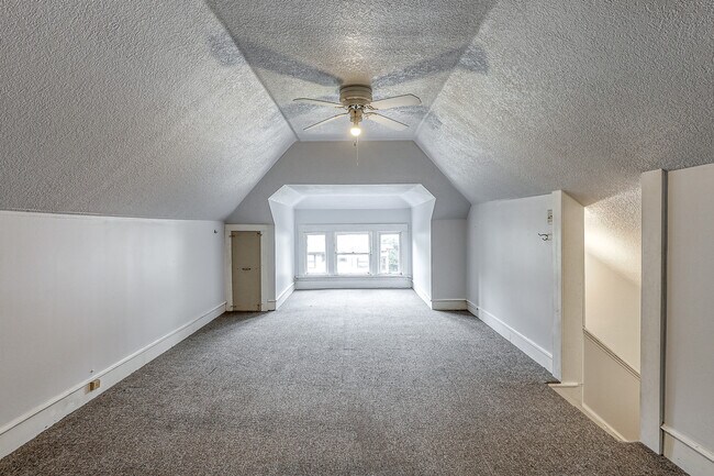 4th bed room - 3rd floor - 4333 Charlotte St