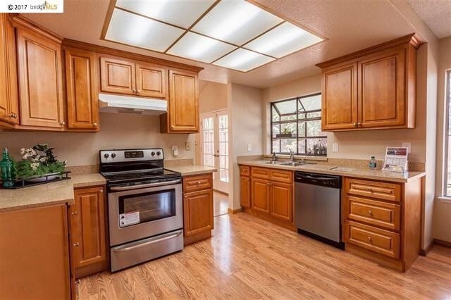 Building Photo - There Is No Place Like Home Like a Big Home