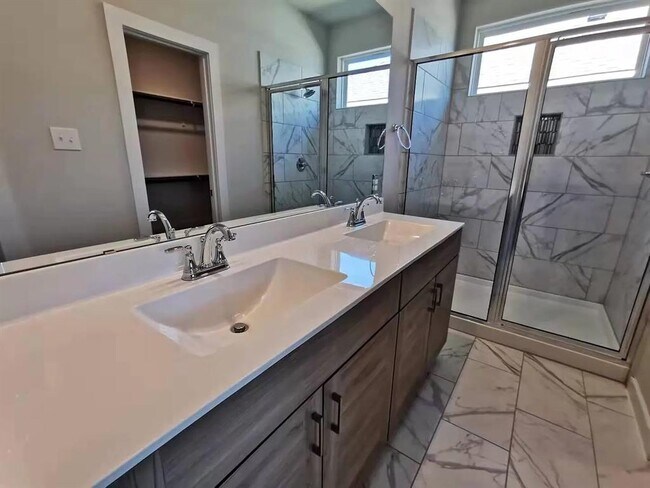 Building Photo - 118 Dedina Dr