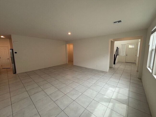 Building Photo - Beautiful 5-Bedroom, 4.5-Bath Home with St...