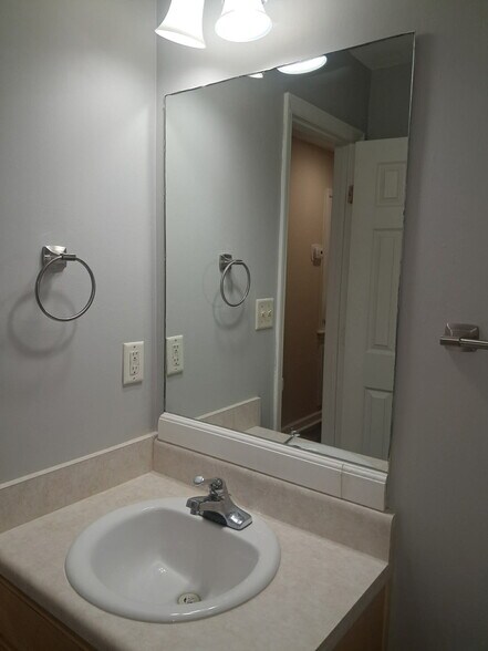 Building Photo - 100 Winding Way