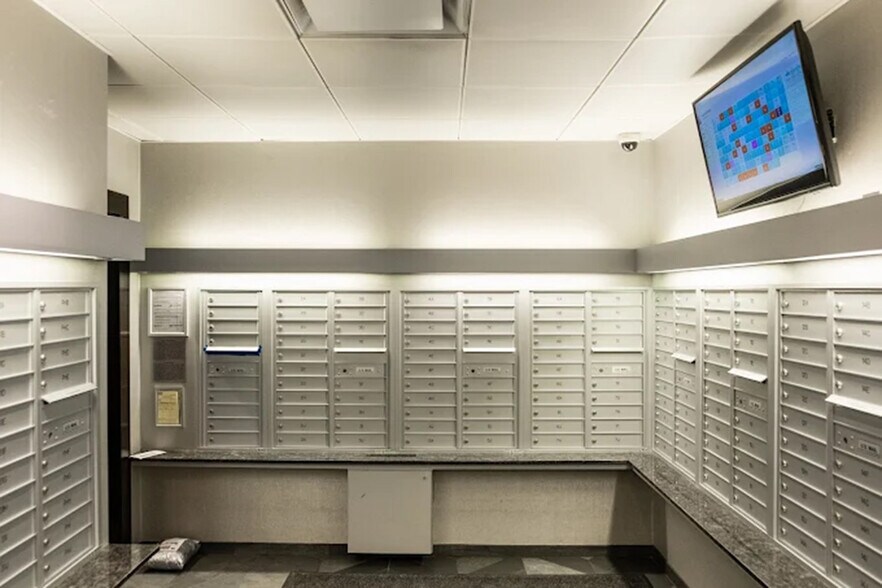 Building Photo - 150 Lawrence St