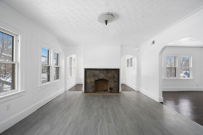 Building Photo - 2229 Cordova Ave