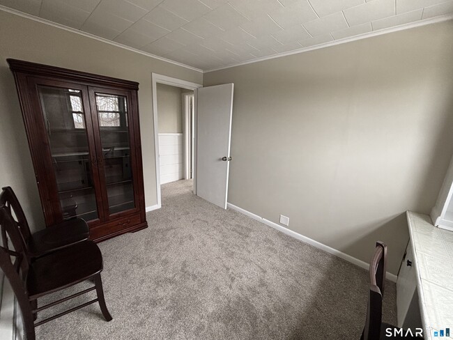 Building Photo - 324 Savage Hill Rd