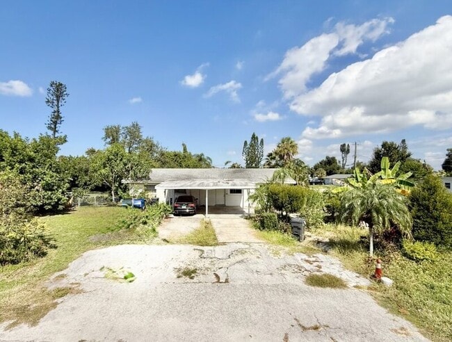 Building Photo - 603 64th Ave W