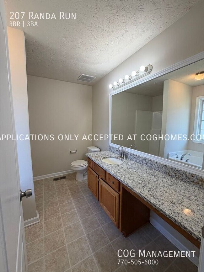 Building Photo - 207 Randa Run