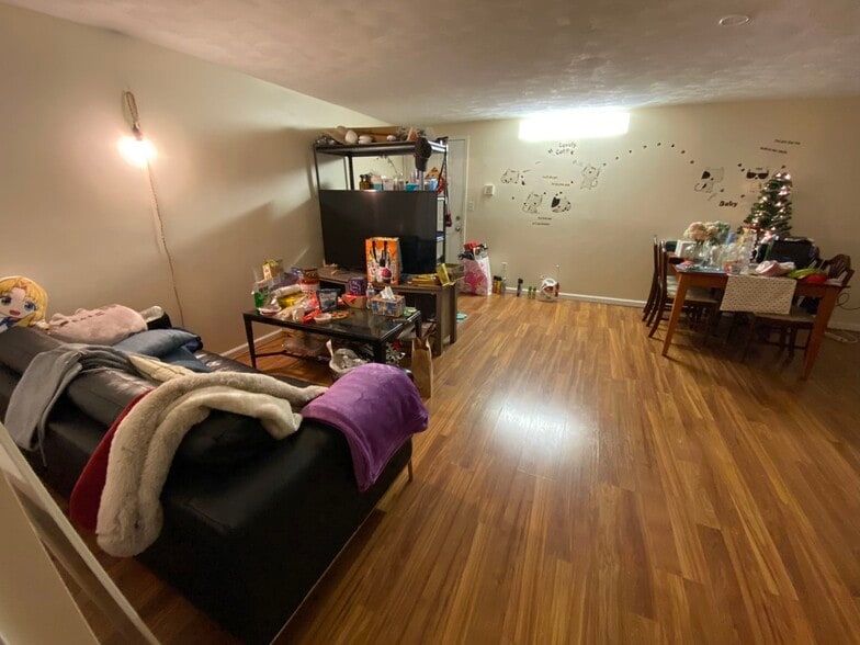 Building Photo - 1 Maude St