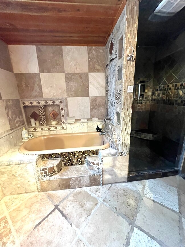 Building Photo - 1706 Mary St