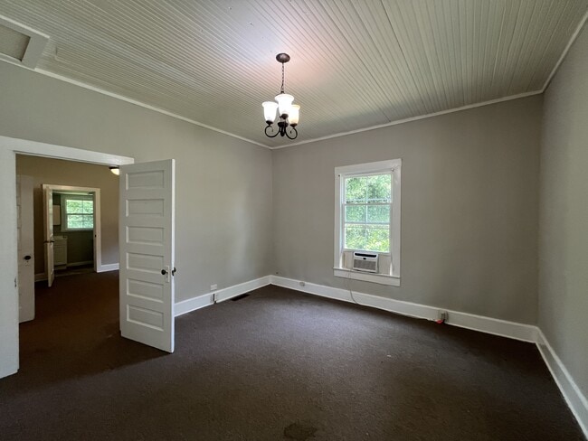 Building Photo - 173 Poplar St